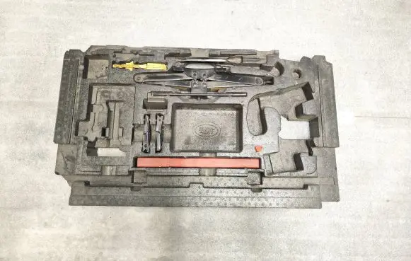 Land Rover Discovery 4 - LR4 Tool set ah2219c004aa