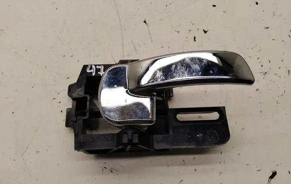 Nissan Qashqai Rear door interior handle 8318D