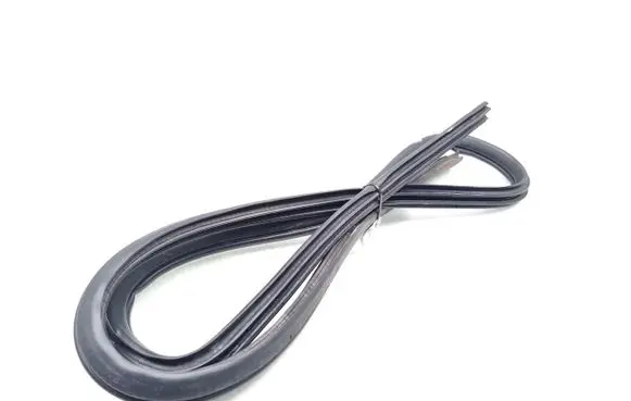 Mitsubishi L200 Rear door rubber seal (on body) 