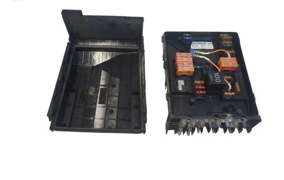 Volkswagen Golf V Fuse module 1K0937132F 017180061 017181301