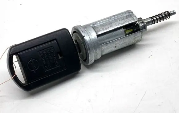 Opel Meriva A Ignition lock 13168306