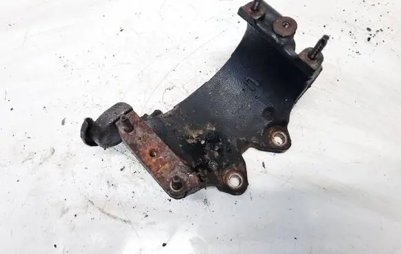 Ford Mondeo MK IV Engine mounting bracket