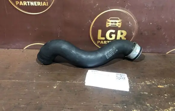 Mercedes-Benz E W211 Engine coolant pipe/hose A2115011082