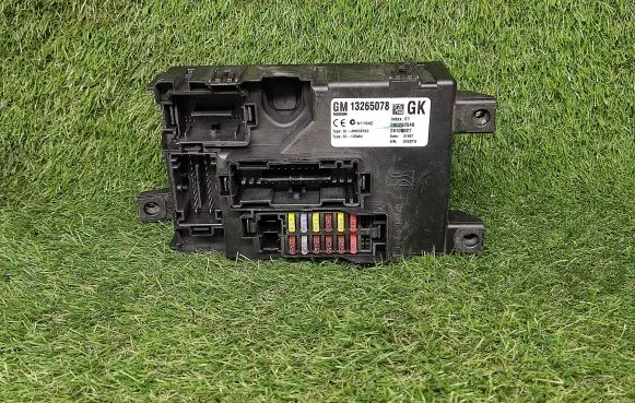Opel Corsa D Power management control unit 13265078 1326508GK