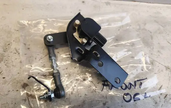 Mitsubishi Pajero Headlight/headlamp level sensor 8651A064