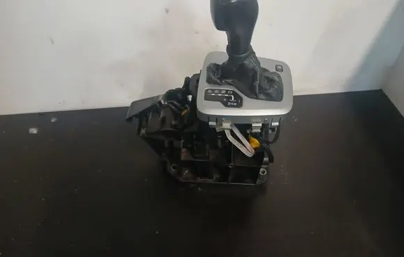 Volvo XC90 Gear shifter/selector P08699410