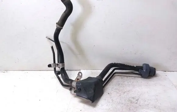 Toyota Avensis T270 Fuel tank filler neck pipe