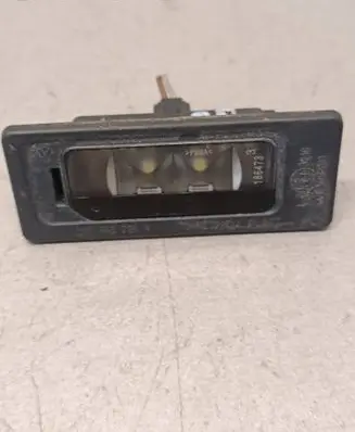 Volkswagen Touran II Number plate light 011202 185001
