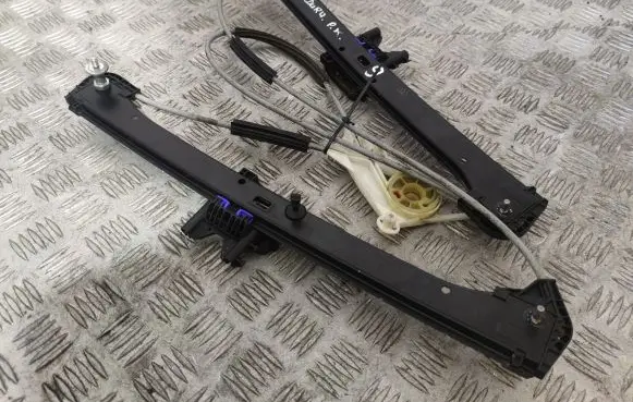 Audi A3 S3 8V Front door electric window regulator 8V3837461A