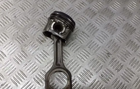 Citroen C4 I Piston 