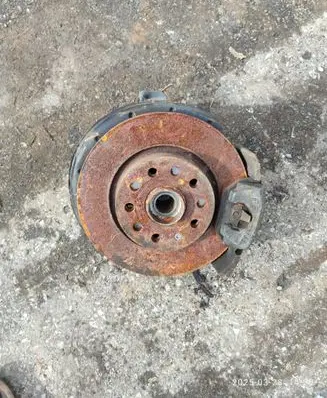 Volkswagen Golf VI Front wheel hub
