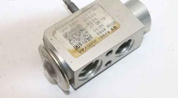Ford Focus Air conditioning (A/C) expansion valve AV6N19849AB