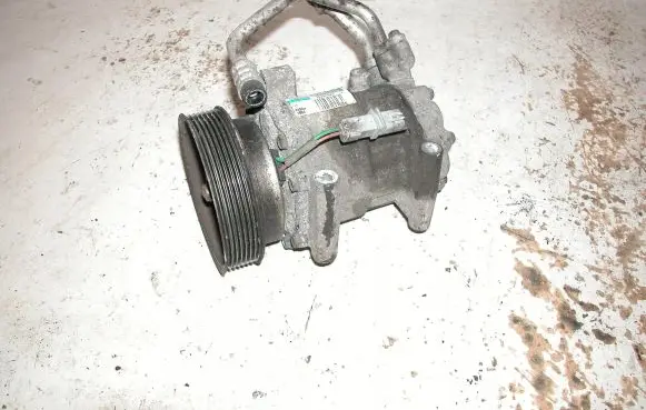 Renault Clio II Air conditioning (A/C) compressor (pump) 8200819568A