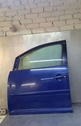 Volkswagen Touran I Front door 