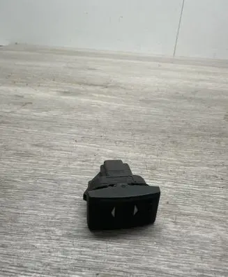 Ford Mondeo Mk III Quarter vent window switch K808X