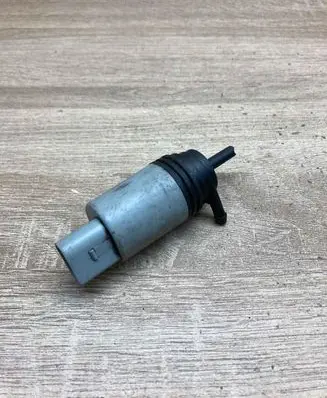 BMW 7 E65 E66 Windscreen/windshield washer pump 2220037 701621805