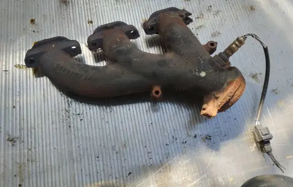 Chrysler 300 - 300C Exhaust manifold 04792779AA