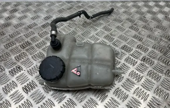 Mercedes-Benz CLA C118 X118 Coolant expansion tank/reservoir A2475000049