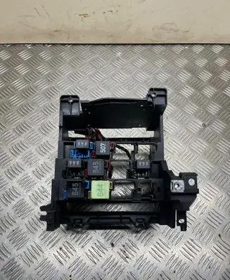 Volkswagen Jetta VI Fuse module