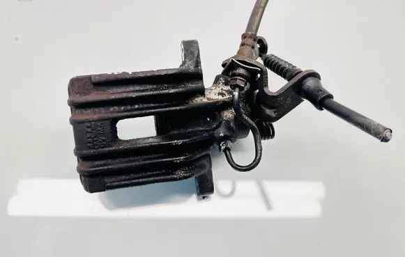 Volkswagen Jetta VI Rear brake caliper