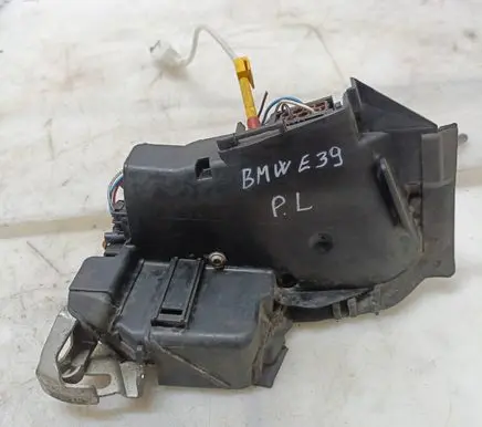 BMW 5 E39 Front door lock 67118352165