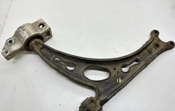 Volkswagen Touran I Front lower control arm/wishbone 1K0407153G