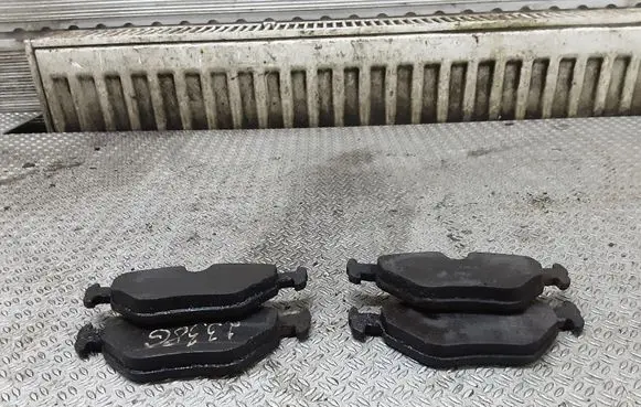 BMW 5 E39 Brake pads (rear) 