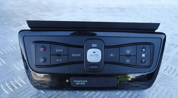 Nissan Leaf II (ZE1) Climate control unit 275005SE0A 684125SH0B 684P35SH0B