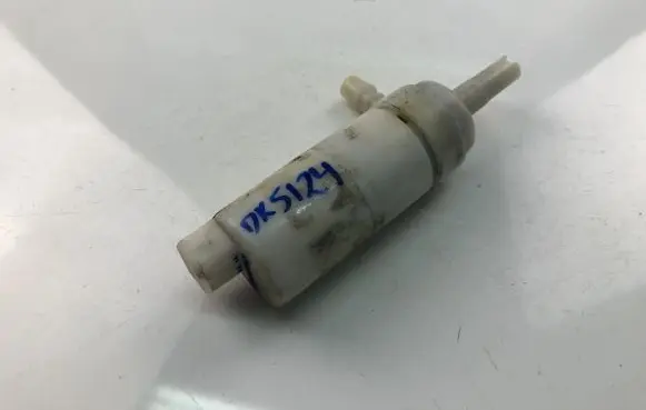 Volkswagen Polo III 6N 6N2 6NF Windscreen/windshield washer pump 1H0955681