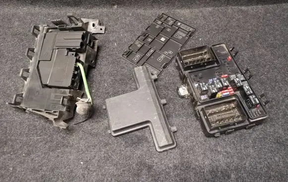 Ford Fusion II Fuse box set DG9T14A301AC G2811