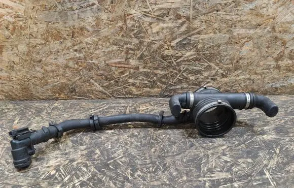 Maserati Quattroporte Air intake hose/pipe F1004061