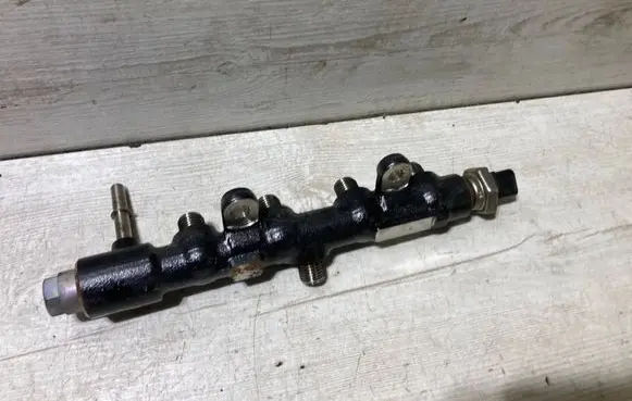 Ford Focus Fuel main line pipe 9825589880