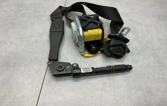Opel Mokka Front seatbelt 95083403
