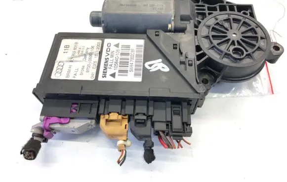 Audi A4 S4 B6 8E 8H Front door window regulator motor 8E1959801B