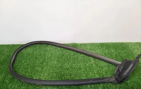 Opel Vivaro Front door rubber seal M897G