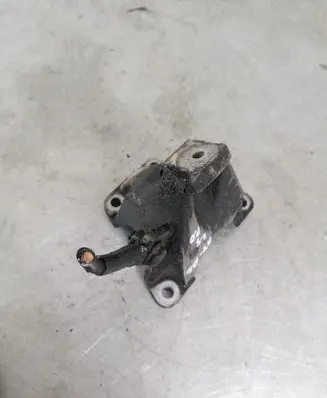 Audi A4 S4 B6 8E 8H Engine mounting bracket 8E0199308J