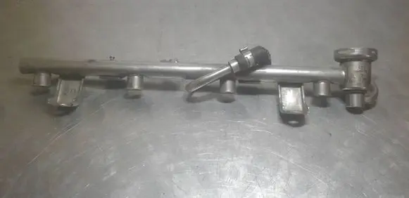 Volkswagen PASSAT B5 Fuel main line pipe 05B133681C