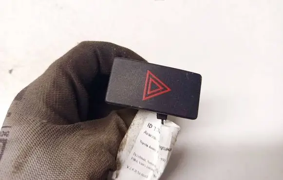 Toyota Avensis T270 Hazard light switch 15B279