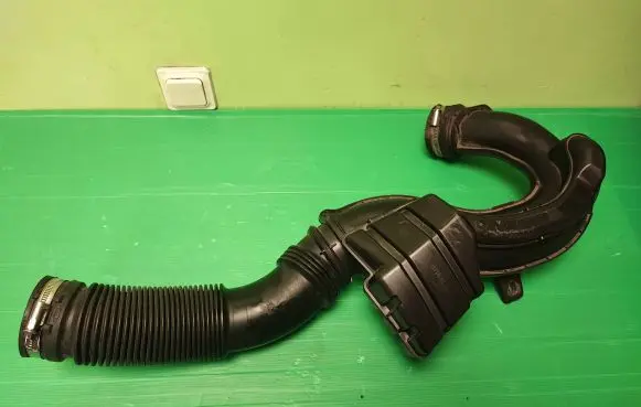 Opel Vivaro Air intake hose/pipe 165755972R 93451664 0714819