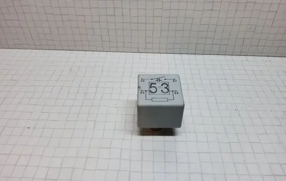 Volkswagen PASSAT B6 Other relay 141951253B