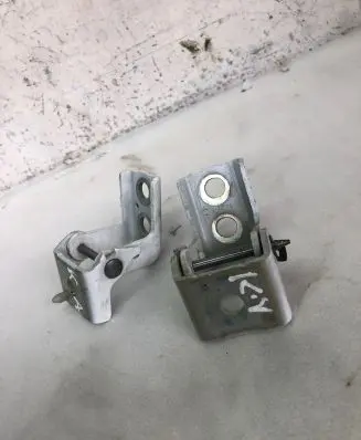 Peugeot 2008 II Front door hinge set 