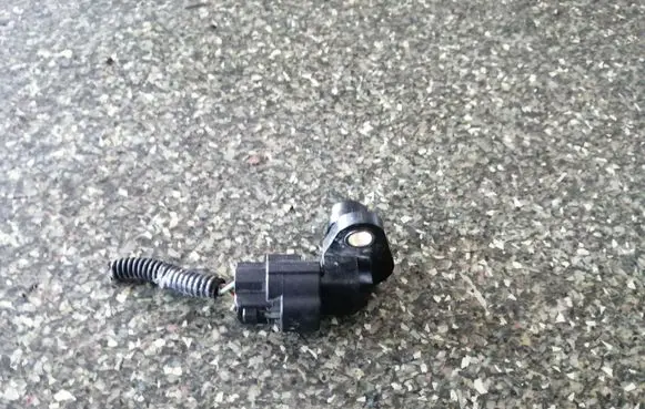 Volvo S80 Camshaft position sensor 8658495