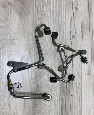 Toyota Hilux VIII Fuel injector supply line/pipe 