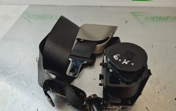 Rear seatbelt