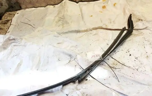 Mercedes-Benz ML W164 Front wiper blade arm 24028055