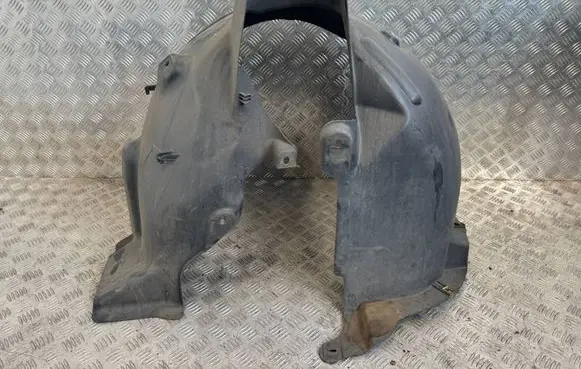 Front wheel arch liner splash guards