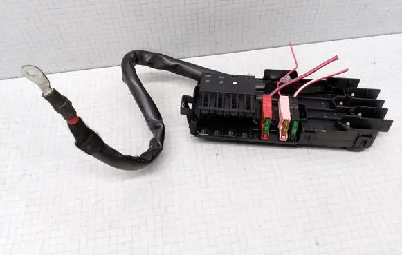 Mercedes-Benz E W211 Fuse module 013948411