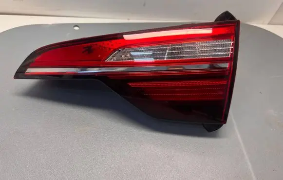 Audi A4 S4 B9 Tailgate rear/tail lights 8W9945076AA 81820201 8W9945076A