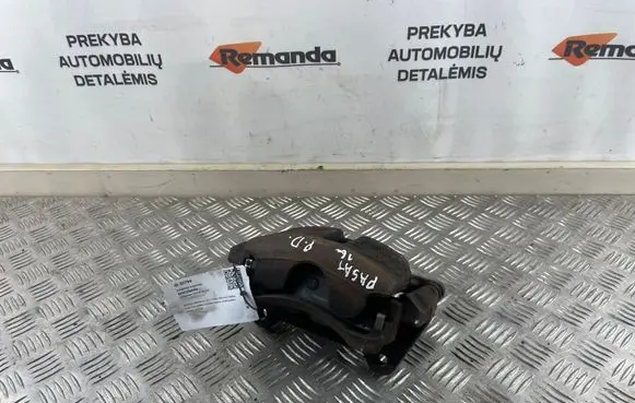 Volkswagen PASSAT B8 Front brake caliper 6799D