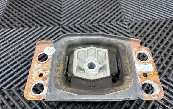 Ford Edge II Engine mount bracket K2G37M121AA